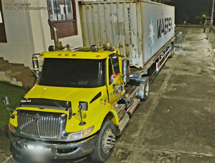 Aspecto del camión en el que fue encontrada la marihuana incautada. FOTO: Cortesía Ejército 