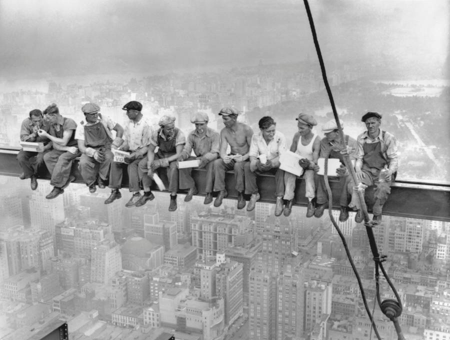 1932 es el año en el que fue tomada la foto original en el piso 69 del Rockefeller Center. FOTO Getty