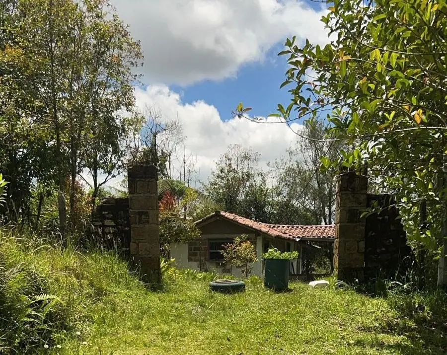 En esta casa rural en la vereda San Juan, en La Unión, fueron masacradas cuatro personas el sábado 30 de agosto. FOTO Cortesía Mi Oriente