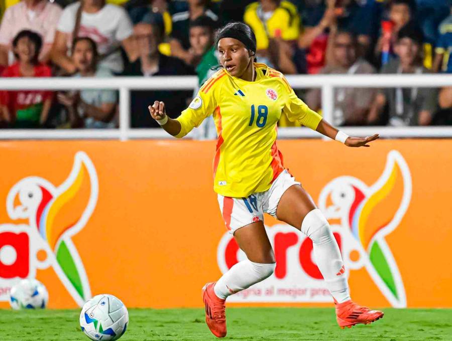 La joven Maura Henao, con tan solo 14 años, es una de las jugadoras destacadas de Colombia en el Sudamericano. FOTO FCF