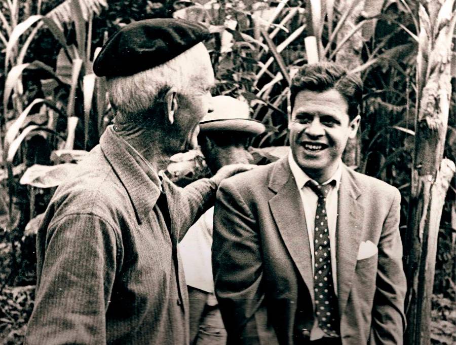 Alberto Aguirre fue abogado, librero, editor, cinéfilo y fotógrafo, y una de las figuras que le dieron forma a la vida cultural de Medellín. Foto cortesía. 