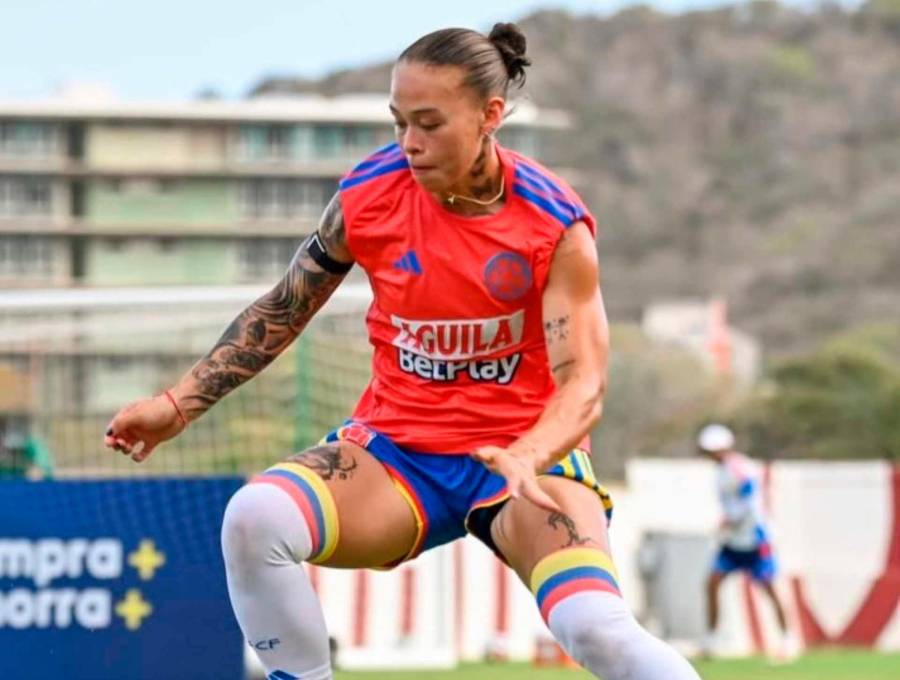 La lateral colombiana Ana María Guzmán sufrió una lesión de rodilla derecha y tendrá que someterse a una intervención quirúrgica que la sacará varios meses de las canchas. FOTO CORTESÍA FCF 