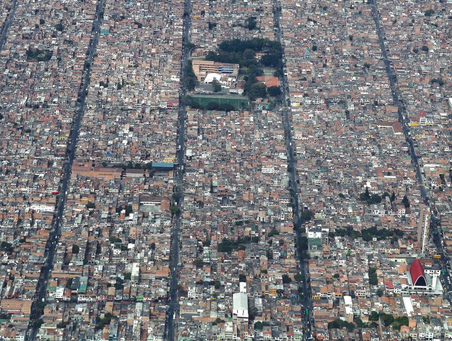Aumentar las zonas de espacio público es una de las metas del Plan de Ordenamiento Territorial (POT), que este año se está modificando en el Concejo de Medellín FOTO Manuel Saldarriaga