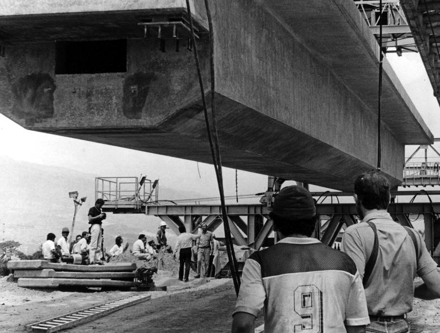 Tren Metropolitano, construcción del viaducto en la carrera Bolívar. FOTO Jorge Zuleta