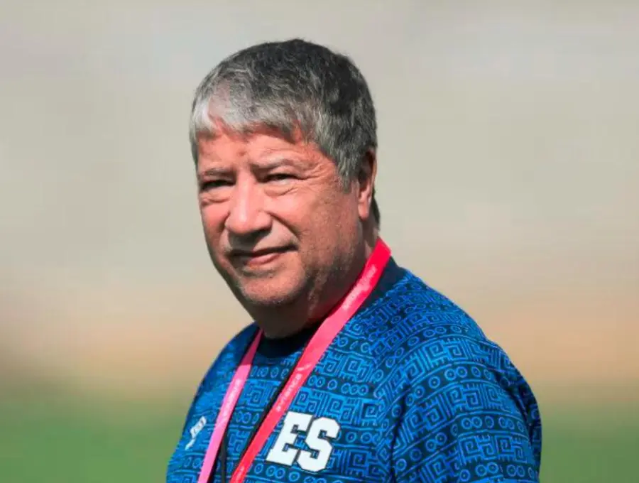El técnico Hernán Darío Gómez respondió a las críticas de los salvadoreños. FOTO @FESFUT_OFICIAL