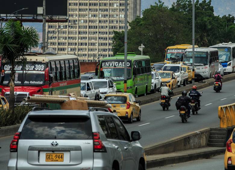 Una de las vías de la ciudad donde aplica el Pico y Placa. Foto: Andrés Camilo Suárez Echeverry