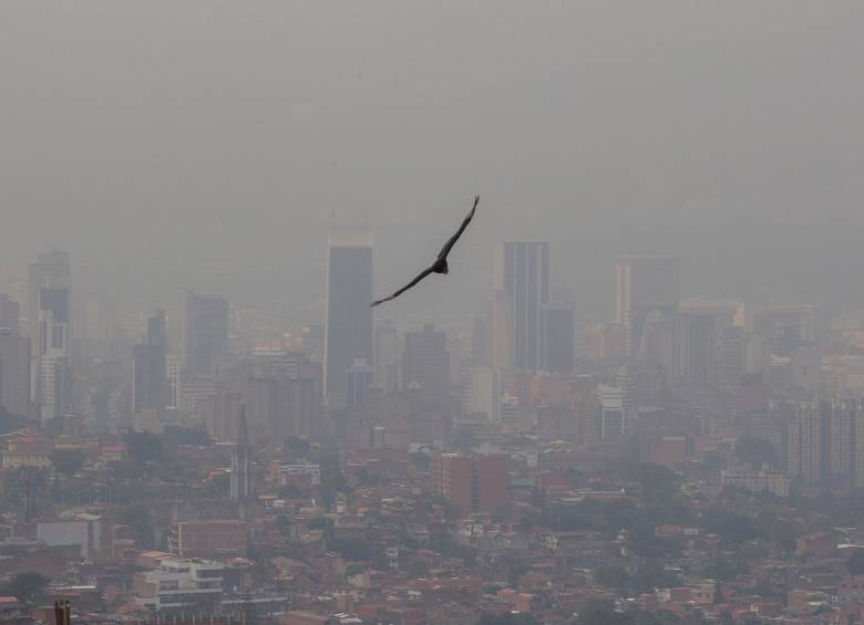 Según el estudio, Colombia se enfrenta a la contaminación derivada de los incendios forestales provocados por olas de calor. FOTO: MANUEL SALDARRIAGA
