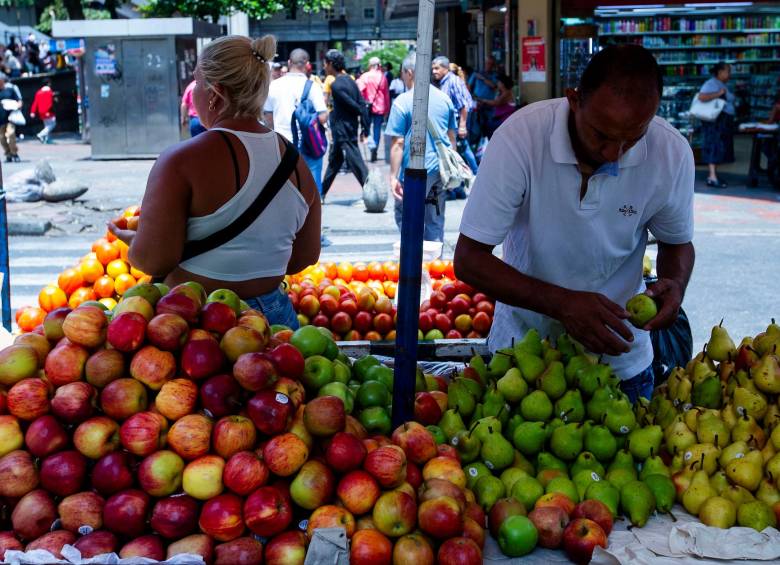 39 de cada 100 ciudadanos en Medellín, trabajan en la informalidad a corte de julio. FOTO: Julio César Herrera 