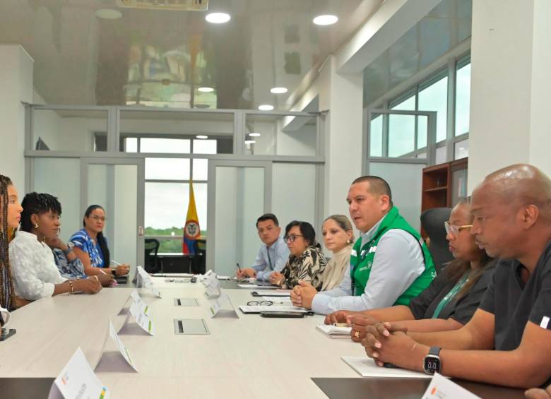 El superintendente de Salud, Giovanny Rubiano, reunido con la gobernadora del Chocó, Nubia Carolina Córdoba. FOTO CORTESÍA