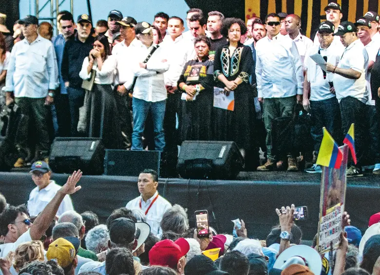 El presidente Gustavo Petro habló más de dos horas en el atril dispuesto en La Alpujarra. En un evento para celebrar la aprobación de la reforma laboral, pero que también fue sobre la paz urbana, fueron vistos algunos detenidos que participan en la mesa de paz de Itagüí. FOTOS EL COLOMBIANO