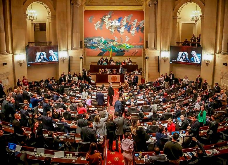 Durante la sesión de las comisiones económicas de Senado y Cámara se hundió el proyecto de Ley de Financiamiento o reforma tributaria. El Gobierno pretendía recaudar $9,8 billones. FOTO COLPRENSA