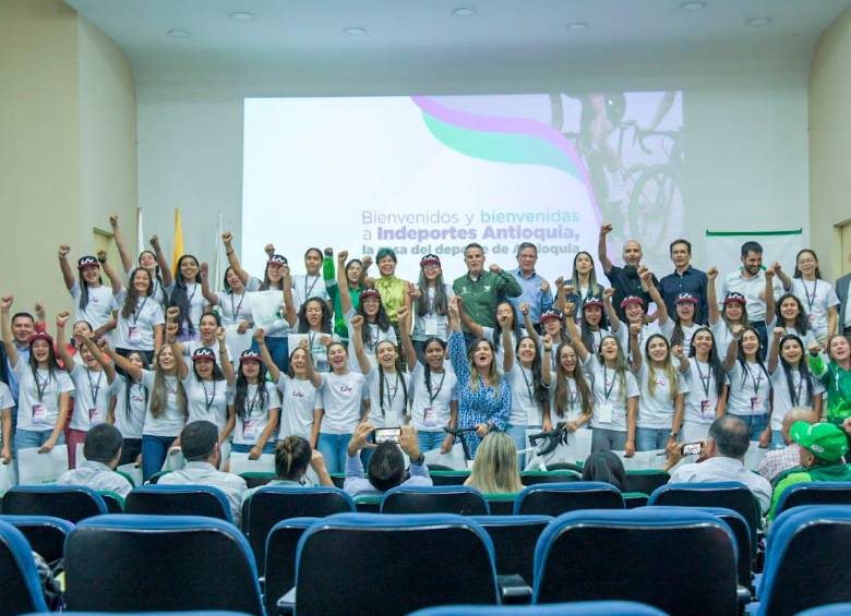 La primera competencia en la que estarán las 12 ciclistas que integrarán el Orgullo Paisa será la Vuelta a Colombia, en agosto. FOTO CORTESÍA GOBERNACIÓN DE ANTIOQUIA