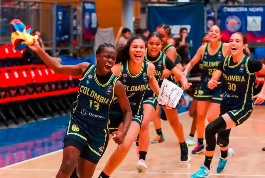El festejo de la Selección Colombia tras su clasificación.<span class="mln_uppercase_mln"> FOTO</span> <b><span class="mln_uppercase_mln">fiba</span></b>