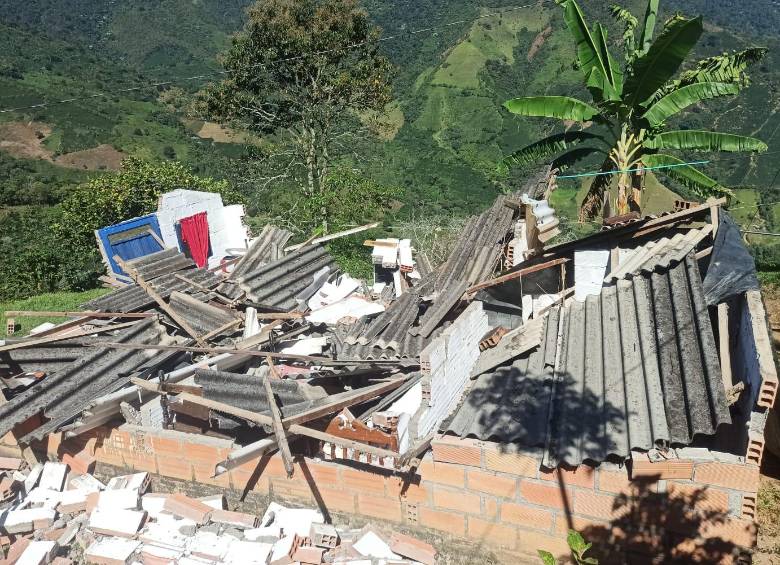 Así quedó la casa de doña Luz tras el sismo del pasado 10 de agosto. FOTO: Cortesía