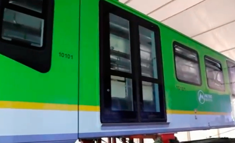 Críticas de ciudadanos a alcaldesa de Bogotá por presentación de primer vagón de metro 