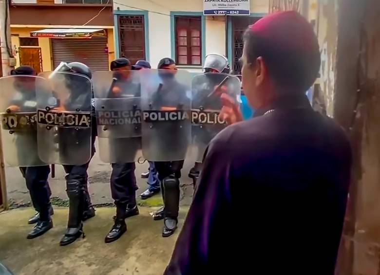 La Policía, por instrucción de Ortega, está golpeando a la iglesia católica nicaragüense en diversos frentes. FOTO: Captura de vídeo