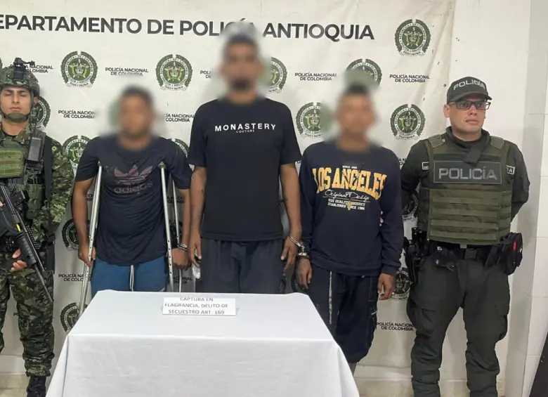 Tres capturados en flagrancia por el delito de secuestro en Remedios. FOTO: POLICÍA ANTIOQUIA