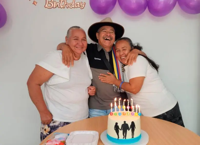 Jorge, Luz Gladys y Luz Nelly Castellanos se reencontraron en un sitio de Apartadó. FOTO UBPD