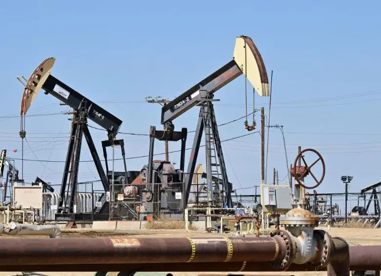 Petróleo supera US$90 por guerra en Oriente Medio, bloqueo en Ormuz dispara precios y alerta sobre impacto global. FOTO: Getty.