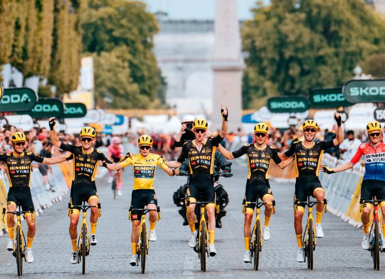 El Jumbo Visma fue el mejor equipo del Tour de Francia 2023. FOTO: TOMADA DE TWITTER @LeTour