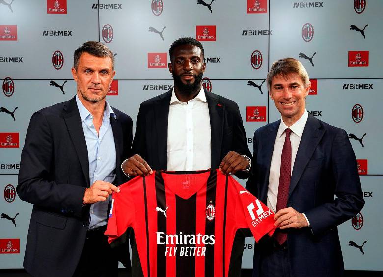 Tiémoué Bakayoko en su presentación como jugador del Milan. FOTO: TOMADA DE TWITTER @TimoeB08