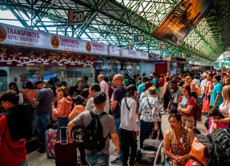 La mujer fue encontrada desmayada en la zona de taquillas y trasladada de inmediato a la oficina de primeros auxilios del terminal. FOTO: Camilo Suárez (foto de referencia)