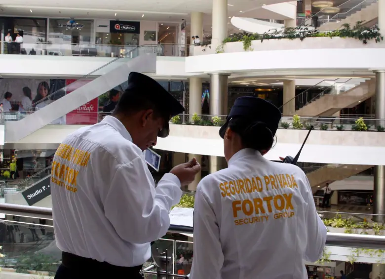 El sector de vigilancia y seguridad privada asegura que genera 400.000 empleos formales en Colombia y advierte sobre los riesgos que enfrentan trabajadores y empresas por recientes decisiones regulatorias. FOTO EL COLOMBIANO