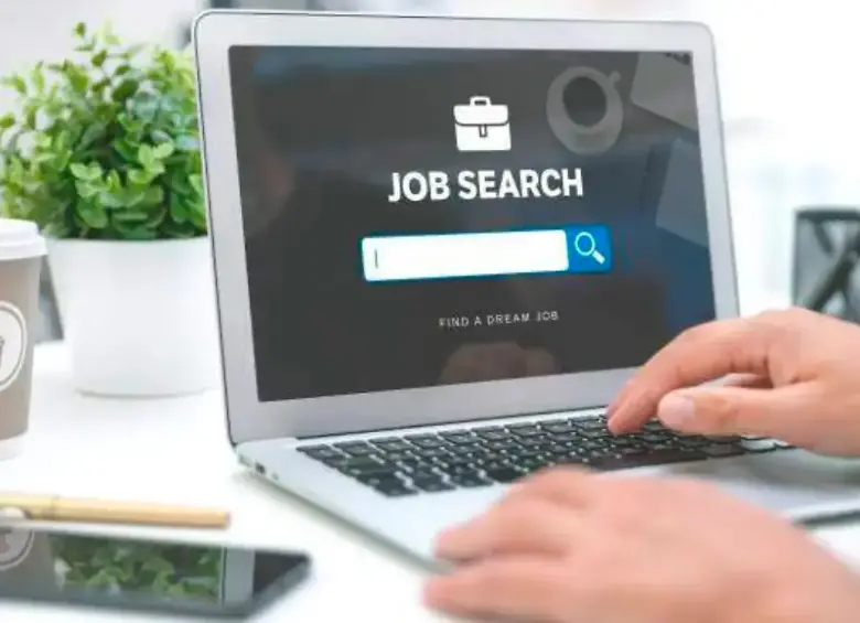 Los servicios de intermediación laboral en línea permiten postularse a cientos de vacantes con un solo clic y desde cualquier lugar del país. FOTO: Shutterstock