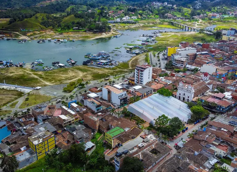 Guatapé destaca por el embalse, los zócalos y su oferta de recorridos por el Oriente antioqueño. Foto: Andrés Camilo Suárez Echeverry.