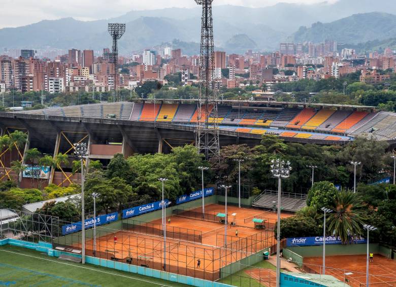 Las canchas que tiene la sede de la Liga, en el sector Estadio, en realidad son propiedad del Inder de Medellín. FOTO Juan Antonio Sánchez 
