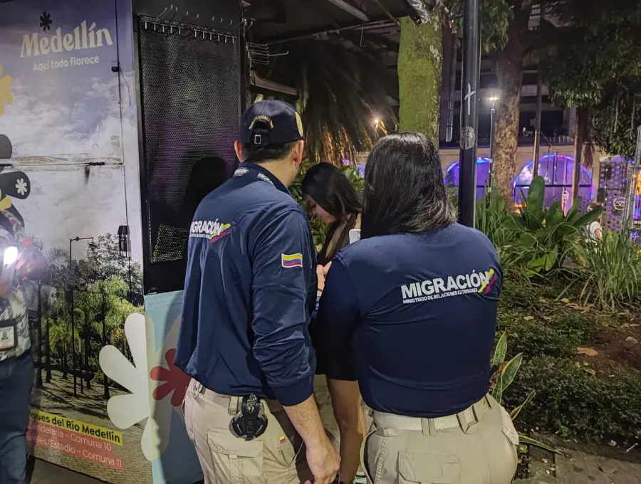 El propósito principal de las autoridades es identificar irregularidades en el estatus migratorio de turistas y verificar si hay extranjeros con antecedentes de explotación sexual. FOTO: Cortesía Migración Colombia