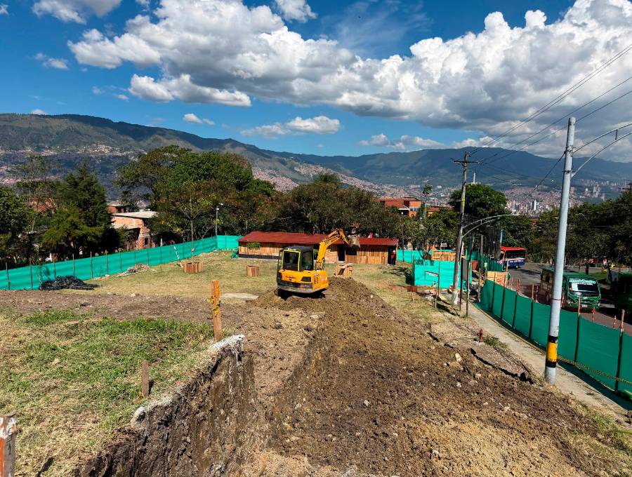 Las primeras obras consisten en la excavación de pilas, remoción de material y los trabajos preliminares. FOTO: CORTESÍA ALCALDÍA