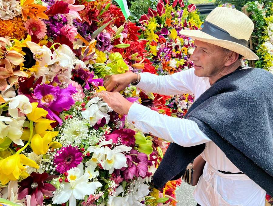 La jornada reunirá a miles de personas alrededor de los silleteros y las silletas, por lo que se espera una alta afluencia de público en los sectores cercanos al recorrido. FOTO: El Colombiano.