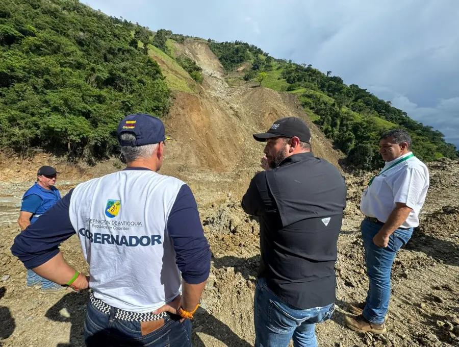 90.000 metros cúbicos de material se desprendieron de una montaña en Salgar. FOTO: Cortesía Gobernación