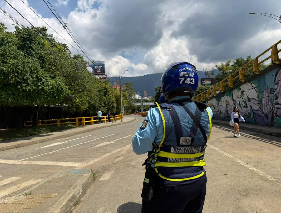 La vía se habilitó tras culminar las obras de reparación adelantadas tras el socavón que se registró el pasado 28 de enero, a causa de la creciente súbita de la quebrada La Poblada. FOTO: Cortesía Alcaldía de Medellín