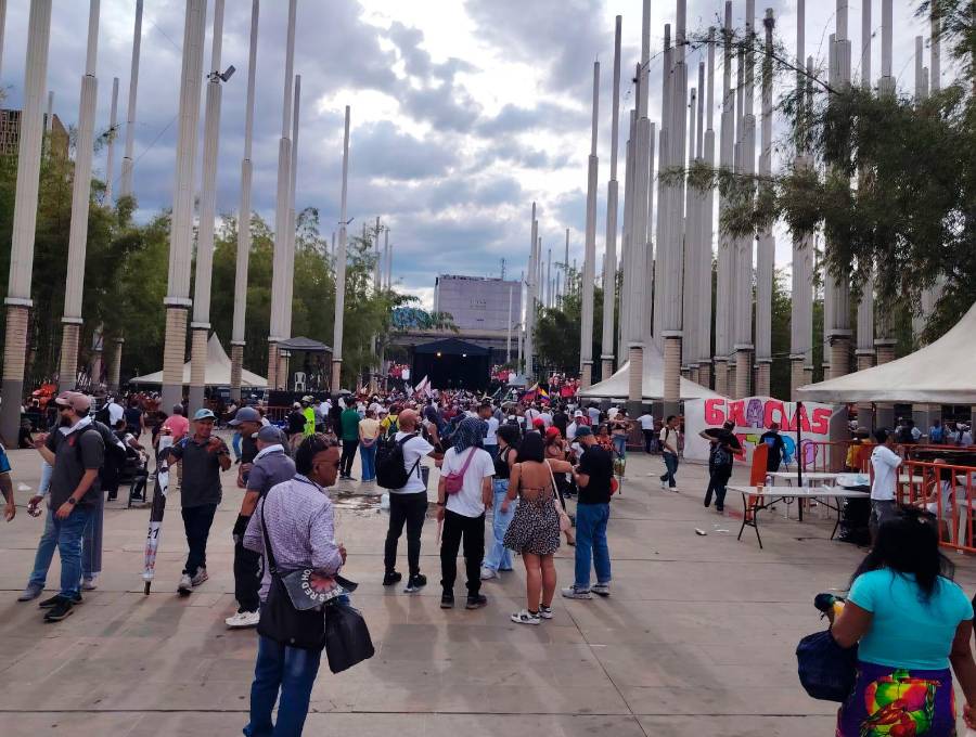 La movilización recorrió el centro de Medellín y terminó en La Alpujarra con la intervención presidencial. FOTO: EL COLOMBIANO