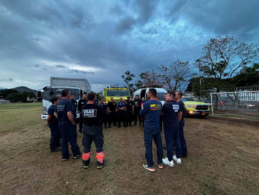 Bomberos de Medellín regresaron a la capital antioqueña tras apoyar las labores de rescate y atención de emergencias en Quibdó, Pereira y Cali. FOTO tomada de X