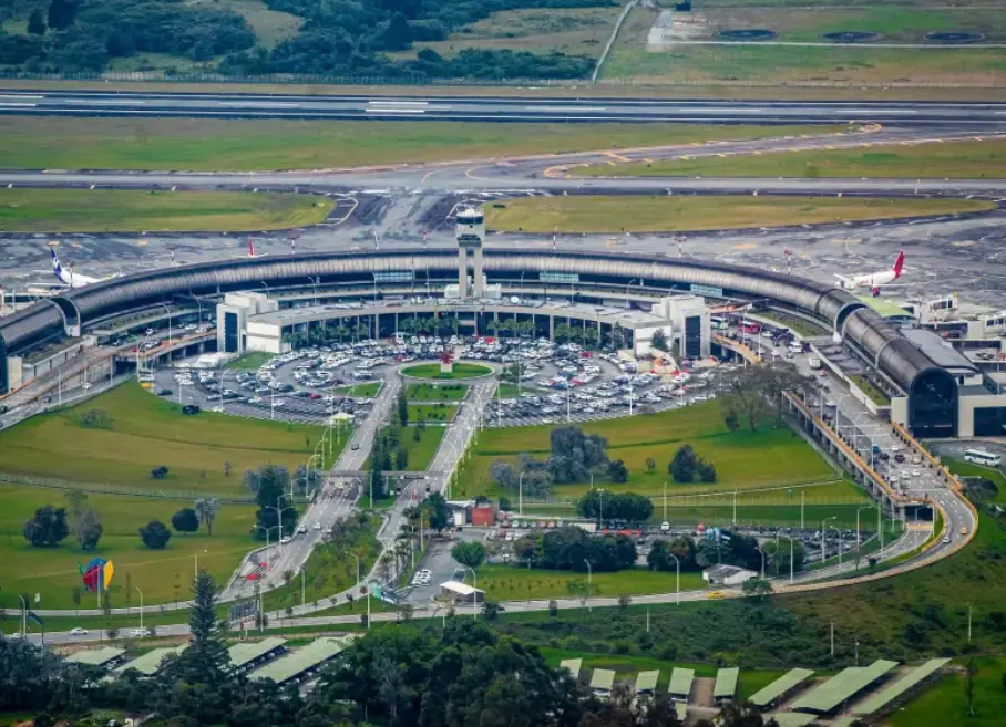 Según Migración Colombia, el aumento de pasajeros también está relacionado con el posicionamiento de Medellín como uno de los destinos turísticos más atractivos del país. FOTO: Juan Antonio Sánchez