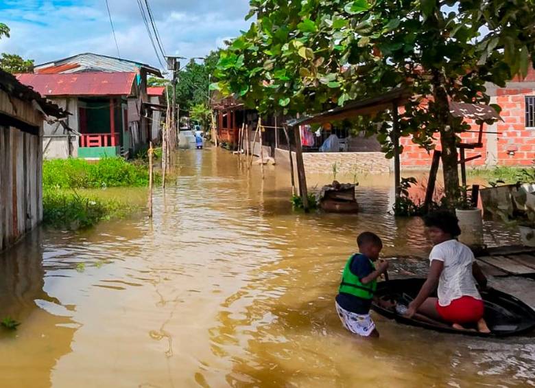 Por las inundaciones persistentes se estarían presentando brotes de enfermedades gastrointestinales, sobre todo en niños. FOTOS: YOINER PALOMEQUE