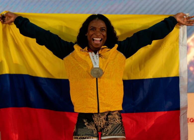 Yenny Álvarez cerró una temporada de ensueño. Ganó en Juegos Bolivarianos y Suramericanos, en el Panamericano y ahora en el Mundial de pesas en Bogotá. FOTO CORTESÍA COC