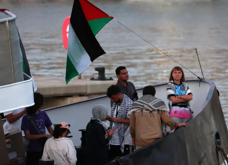 Con Greta Thunberg a bordo, flotilla humanitaria desafía bloqueo de Israel y se acerca a Gaza