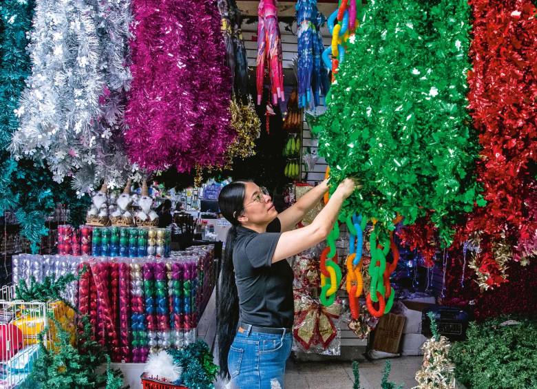 Ya la Navidad decora las ventas de los comerciantes de Medellín