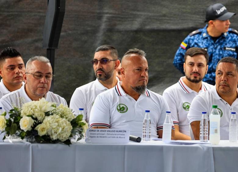 De izquierda a derecha: “Pocho”, “Vallejo”, “Iván el Barbado”, “Carlos Pesebre”, “Grande Pa” y “Tom”. FOTO: MANUEL SALDARRIAGA.