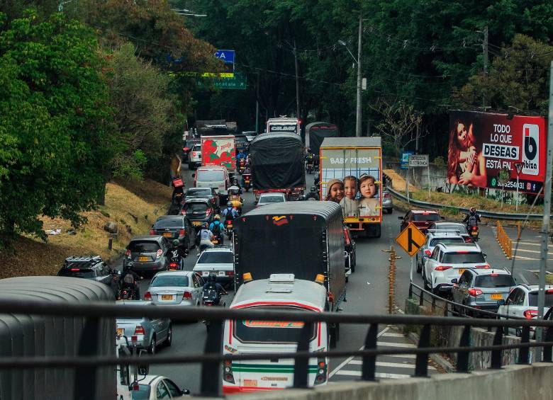 El pico y placa arranca a las 5:00 a.m. y a esa hora las cámaras que lo pueden pillar ya están prendidas. FOTO: EL COLOMBIANO