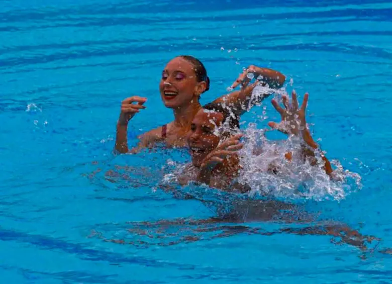Emily Minante y Gustavo Sánchez en una de las rutinas del dúo mixto en la parada de Copa Mundial en Medellín. FOTO MANUEL SALDARRIAGA 