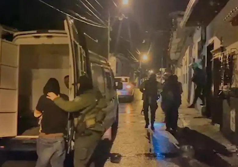 Alias Kevin fue capturado durante la noche del domingo pasado en un barrio de la zona urbana de Ciudad Bolívar. FOTO: Captura de video