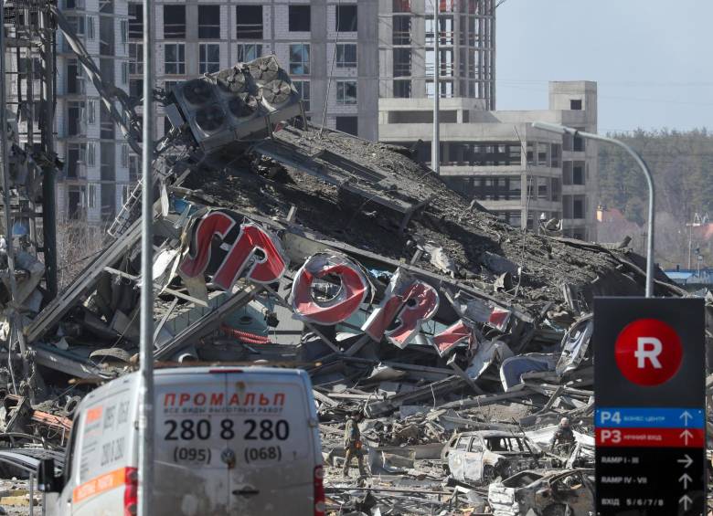 Así quedó el centro comercial “Retroville” en Kiev tras el ataque ruso. FOTO: EFE.