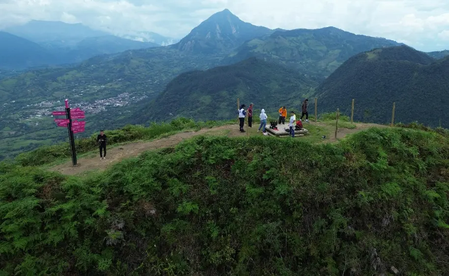 Cerro Tusa: tres mundos, una montaña 