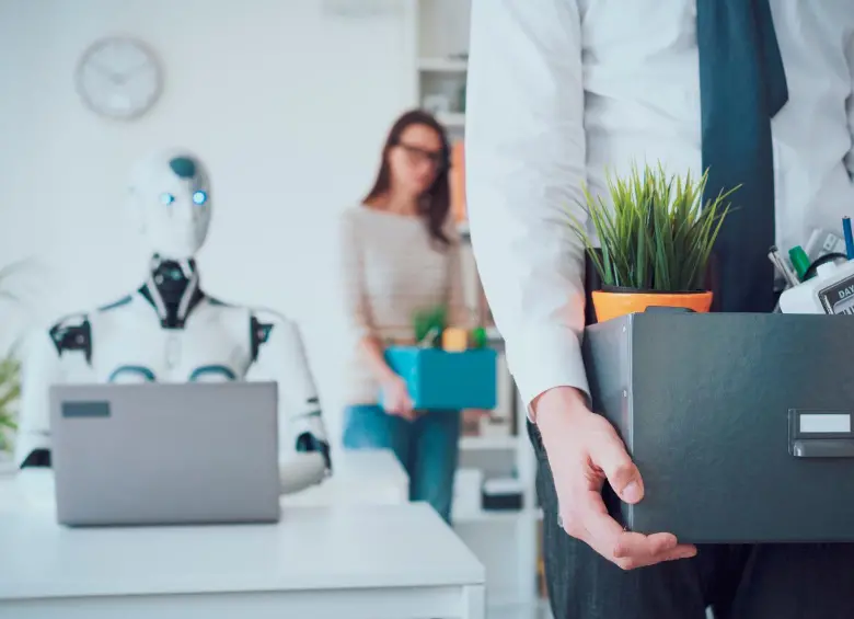 Las grandes tecnológicas están reduciendo niveles de gestión y funciones corporativas mientras amplían su inversión en infraestructura de IA. FOTO: GETTY