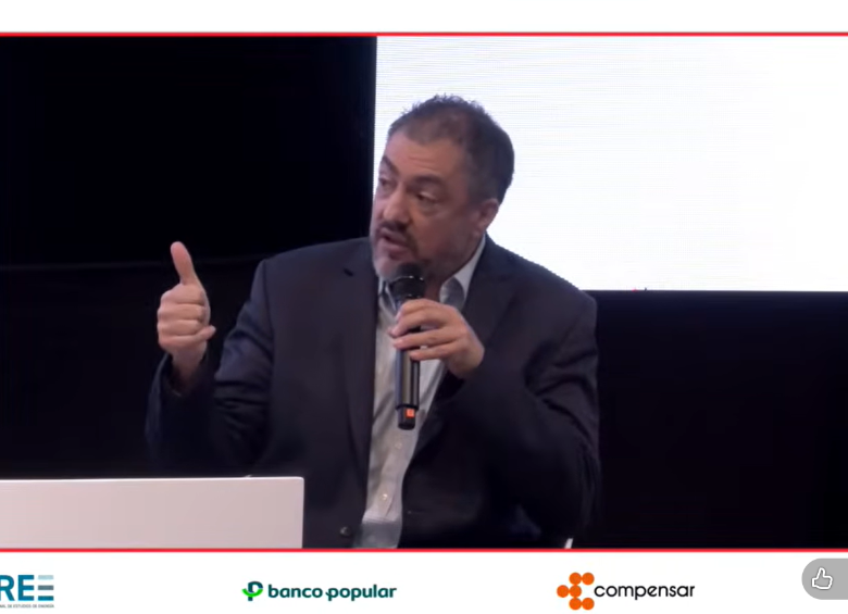 Juan Ricardo Ortega también aseguró que el sector energético ha enfrentado 150 bloqueos en los últimos meses, situación que ha frenado obras de construcción y obligado a mantener paralizadas las cuadrillas de trabajo. Foto: Foro Anif